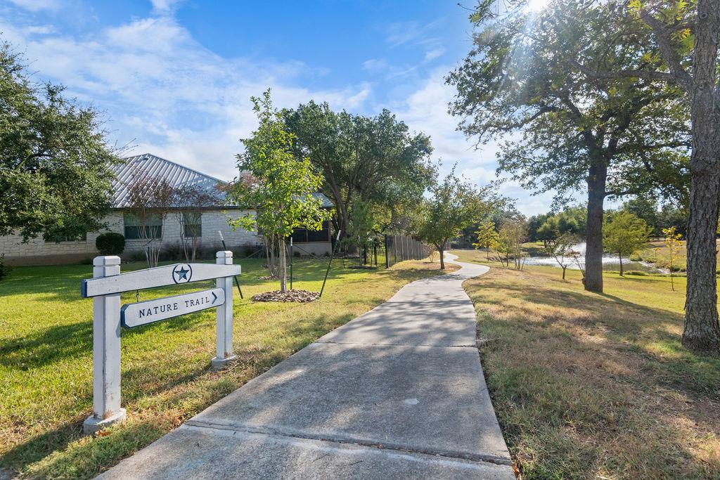 208 E Creekview Dr