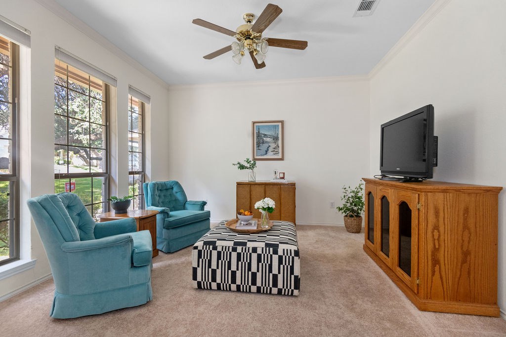 208 E Creekview Dr