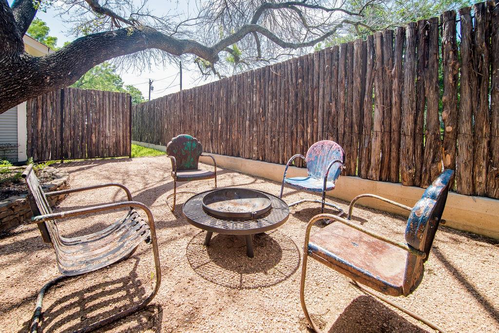 638 Post Oak Rd