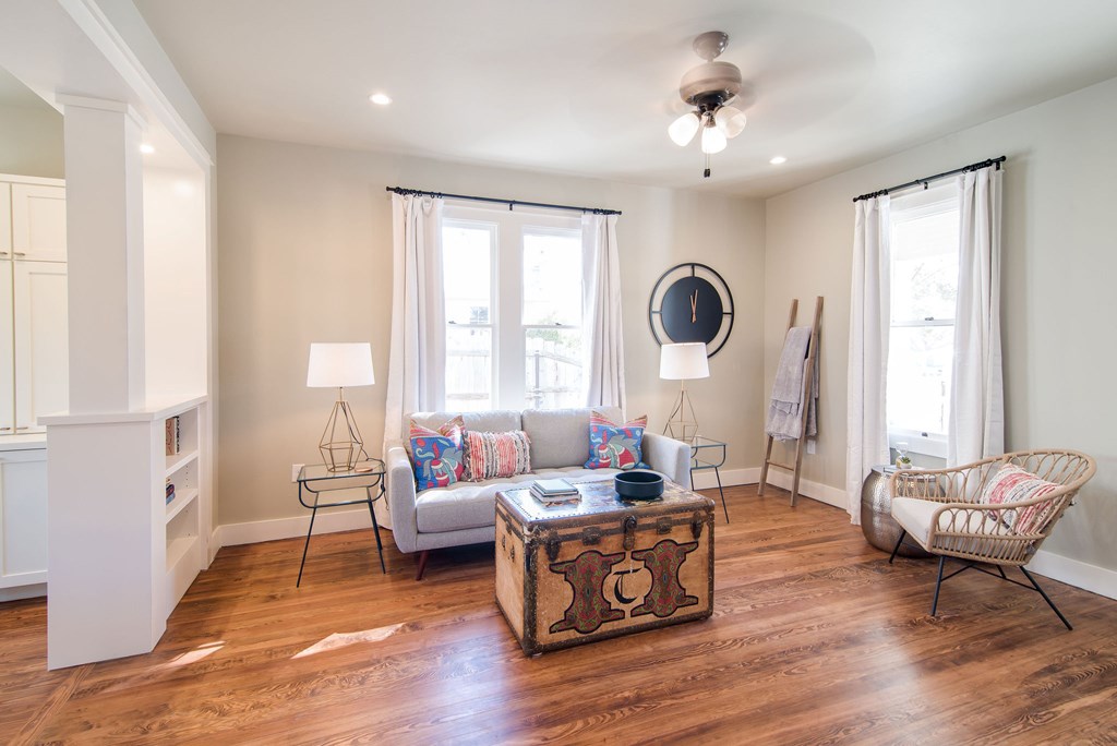 320 W Orchard St