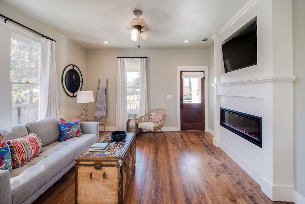 320 W Orchard St