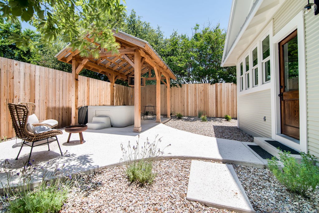 320 W Orchard St