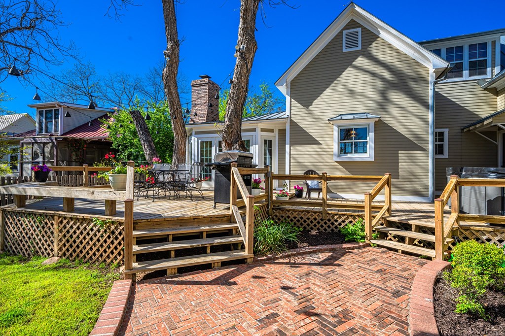 308 E Travis St