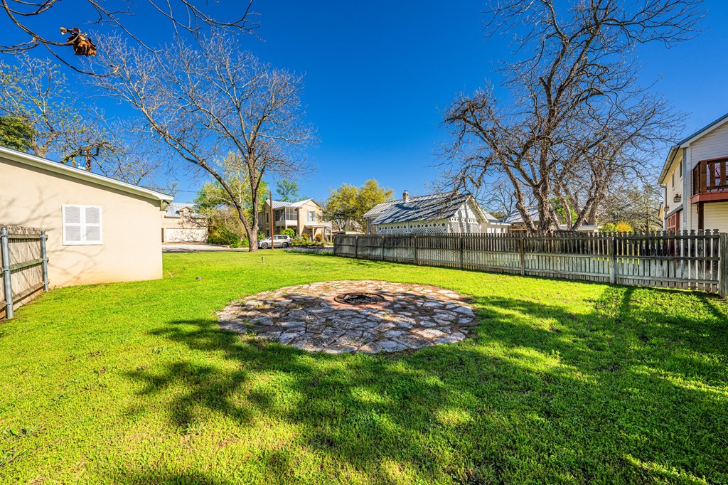 308 E Travis St