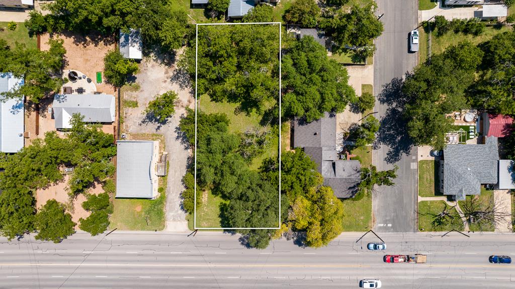 903 N Llano St