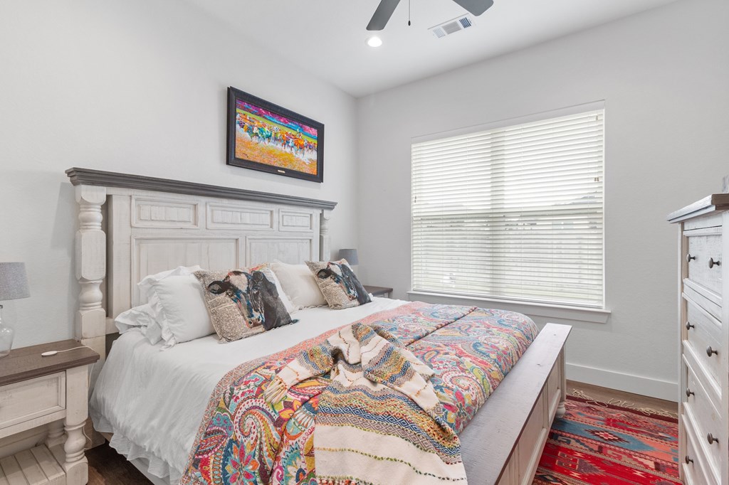 802 Gray Oak Ct