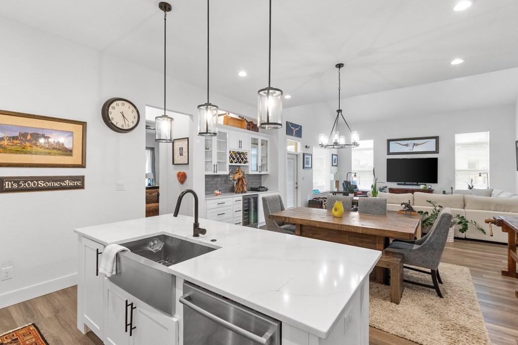 802 Gray Oak Ct