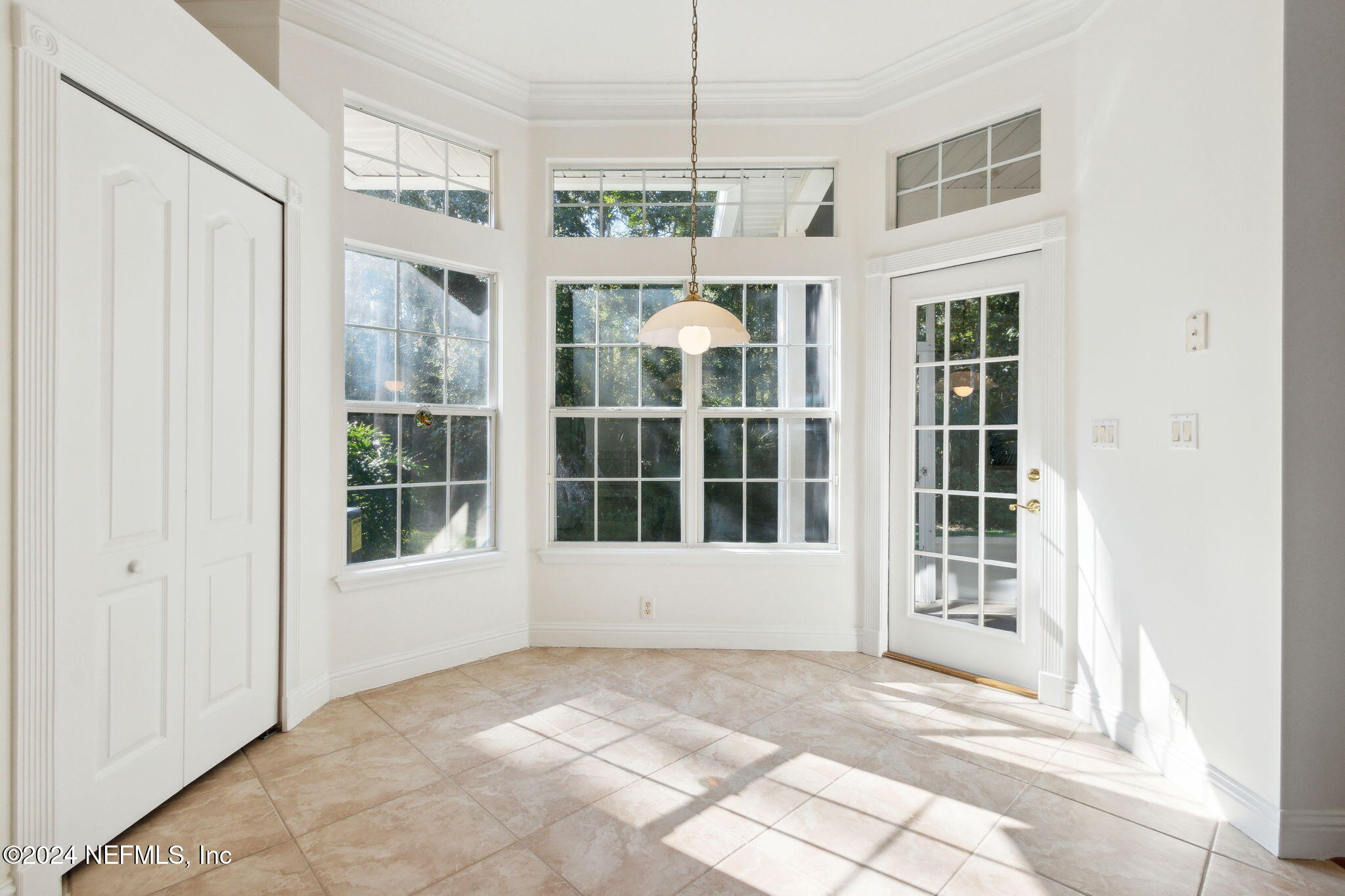 921 W GRIST MILL Court