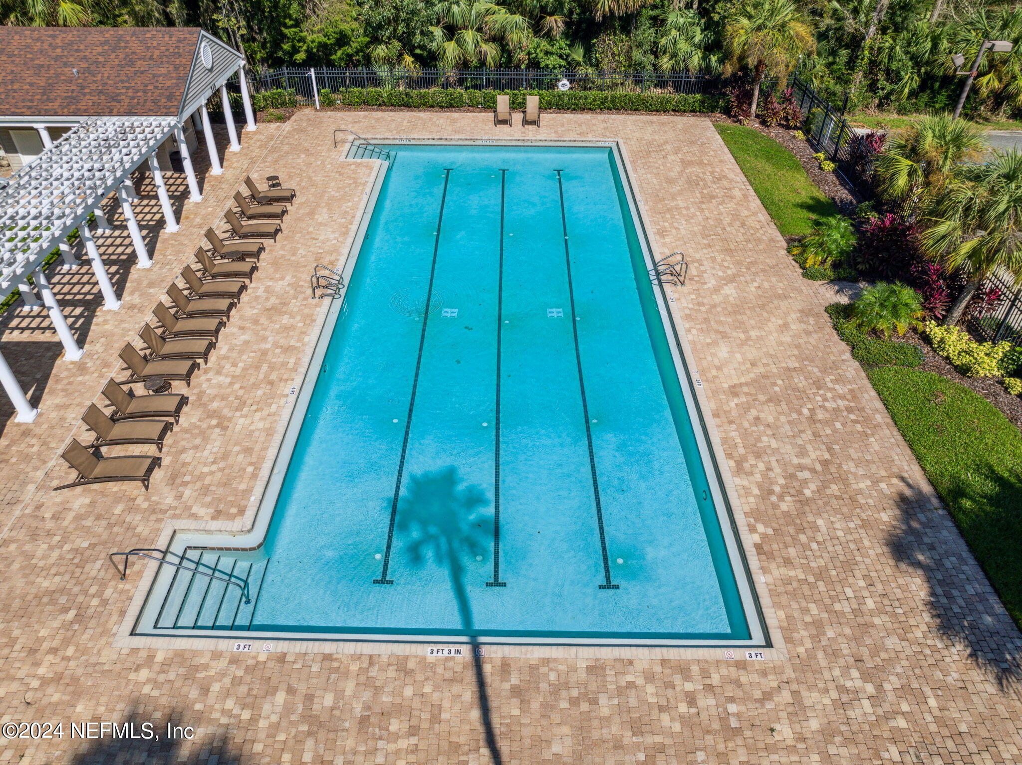 921 W GRIST MILL Court
