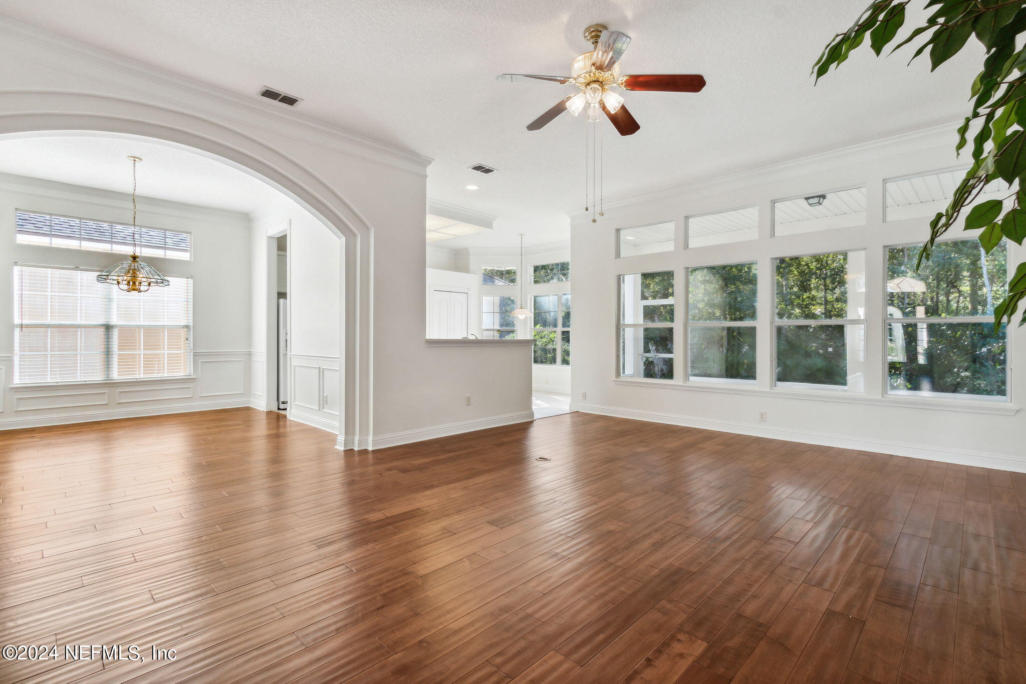 921 W GRIST MILL Court