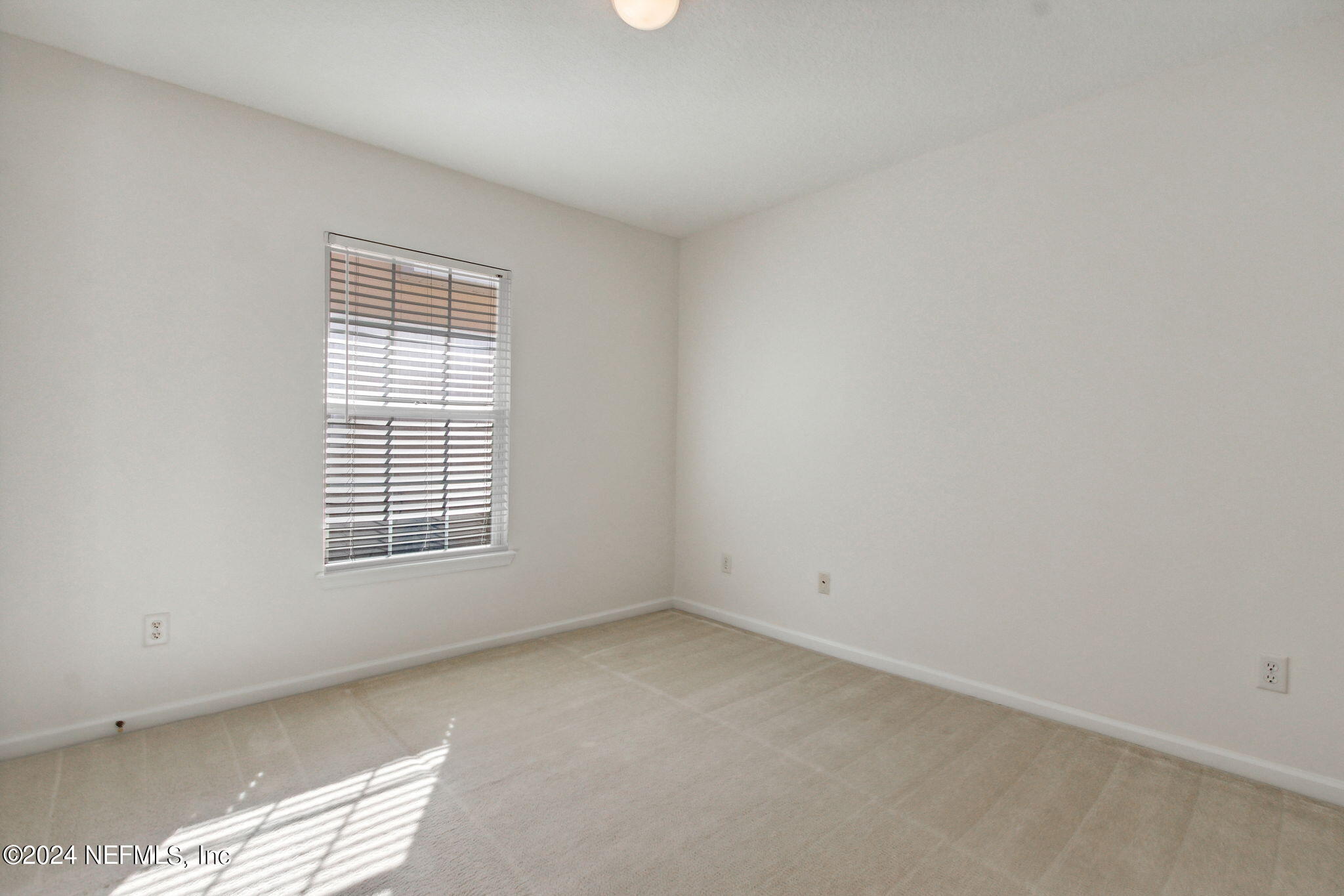 921 W GRIST MILL Court