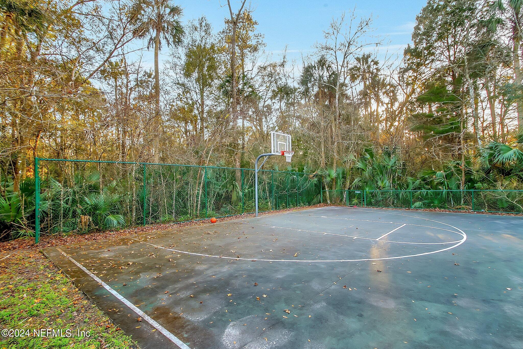 921 W GRIST MILL Court