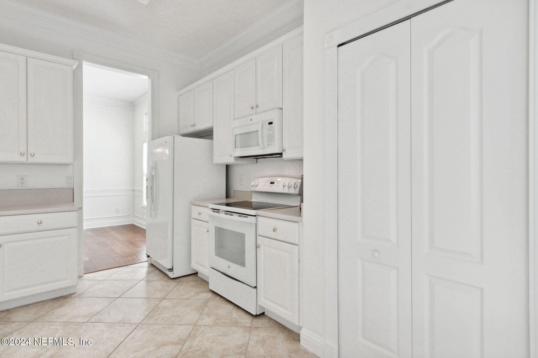 921 W GRIST MILL Court