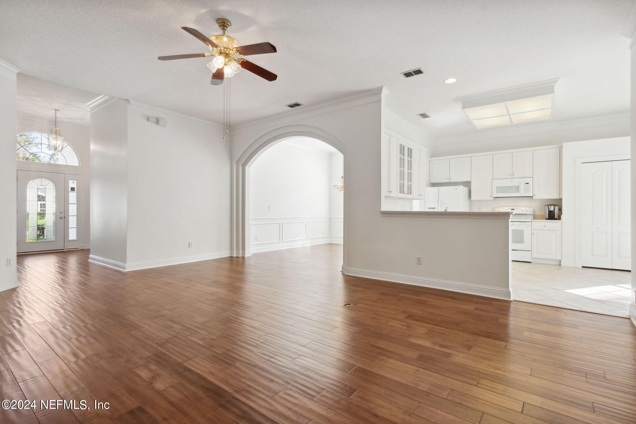 921 W GRIST MILL Court