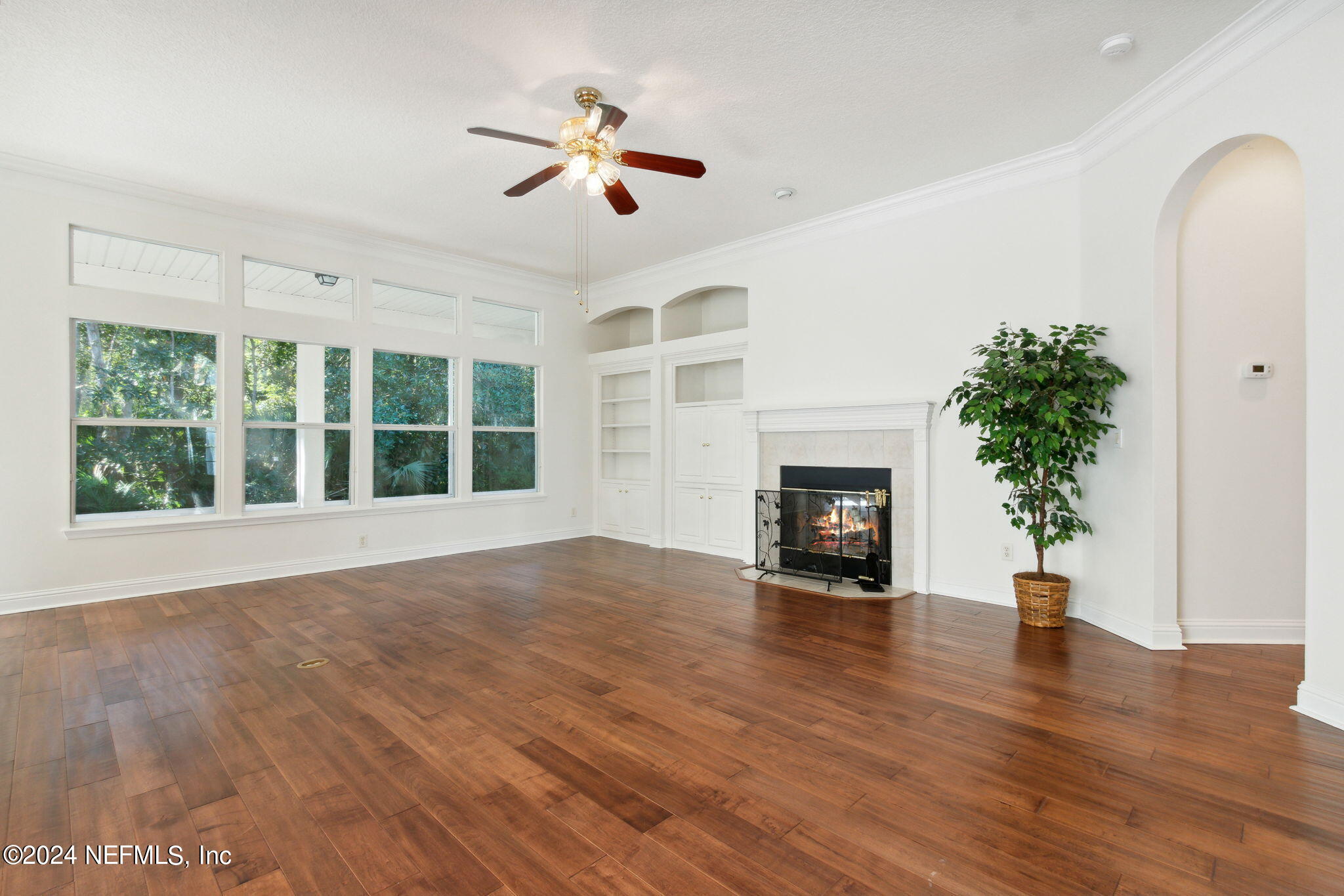 921 W GRIST MILL Court