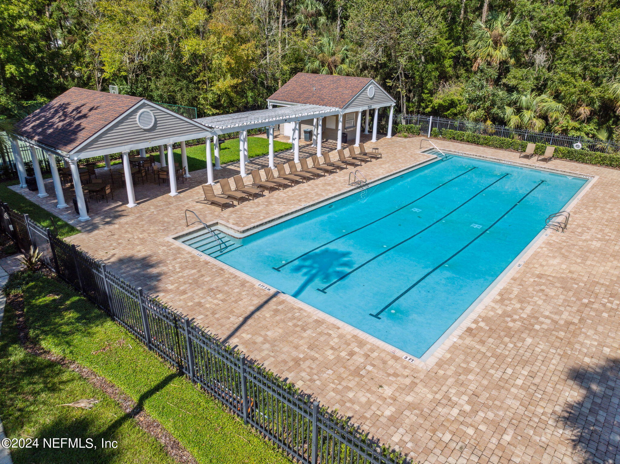 921 W GRIST MILL Court