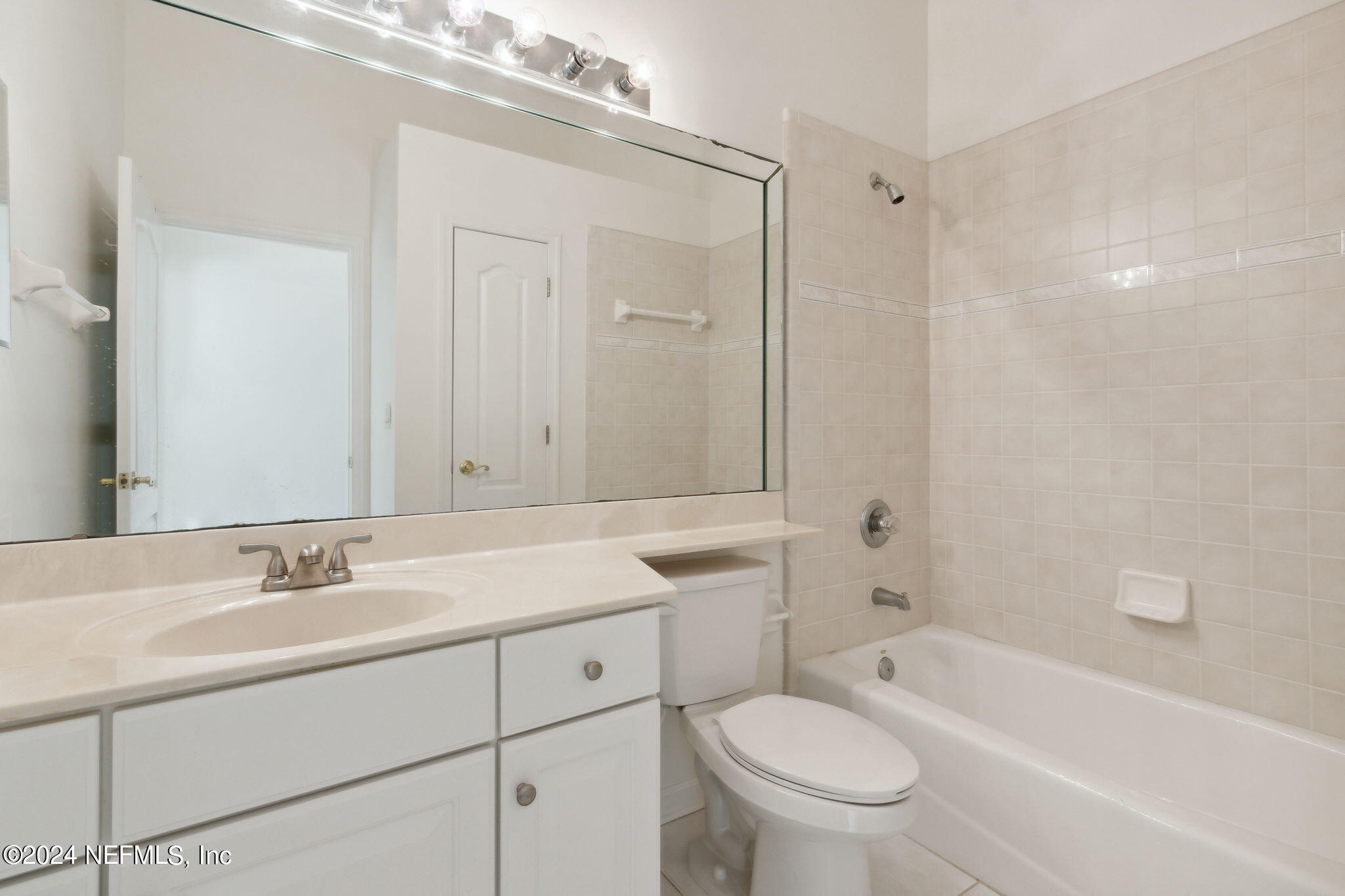 921 W GRIST MILL Court