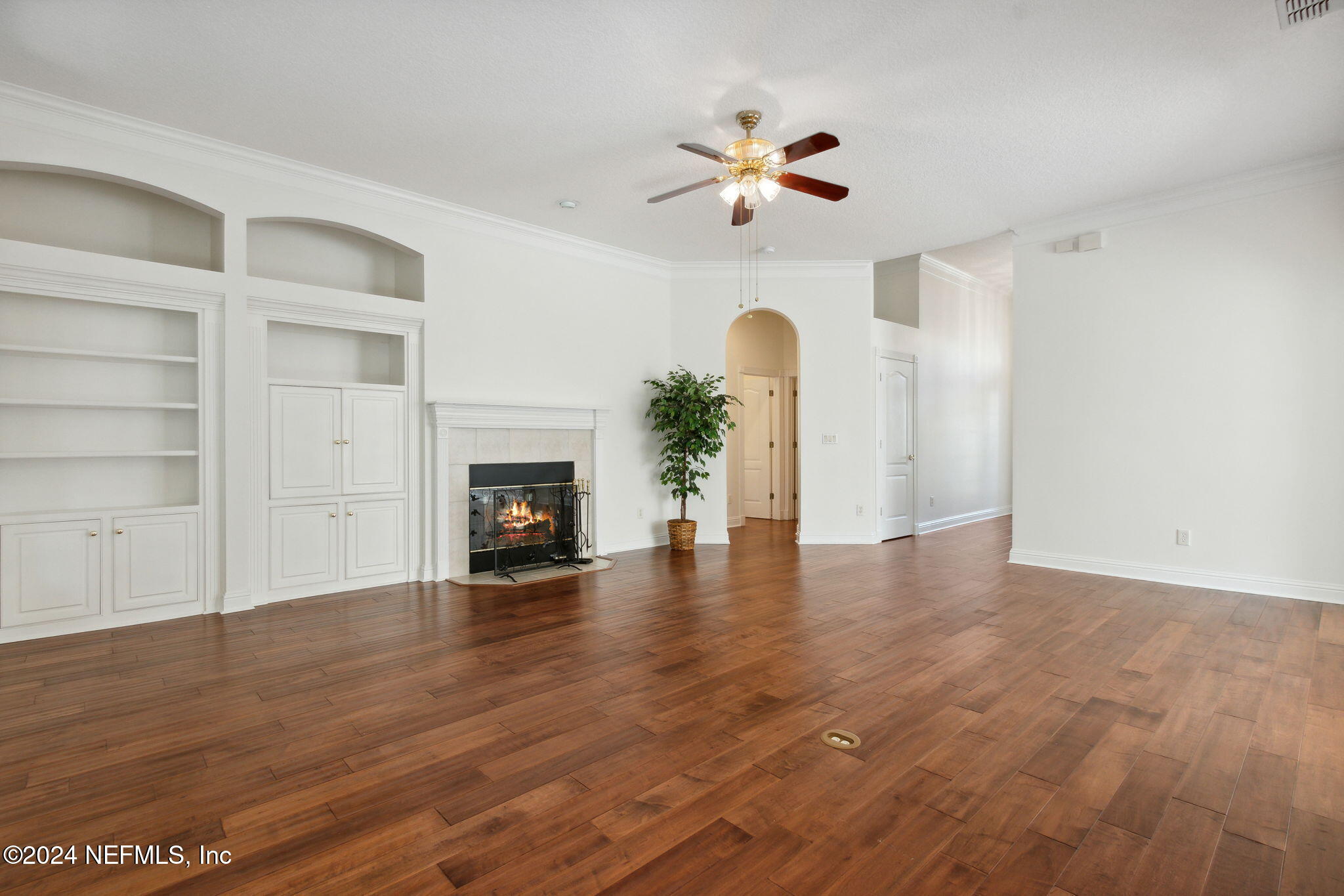 921 W GRIST MILL Court