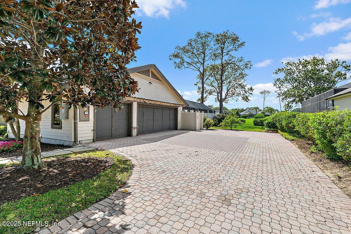 3255 OLD BARN RD Road W