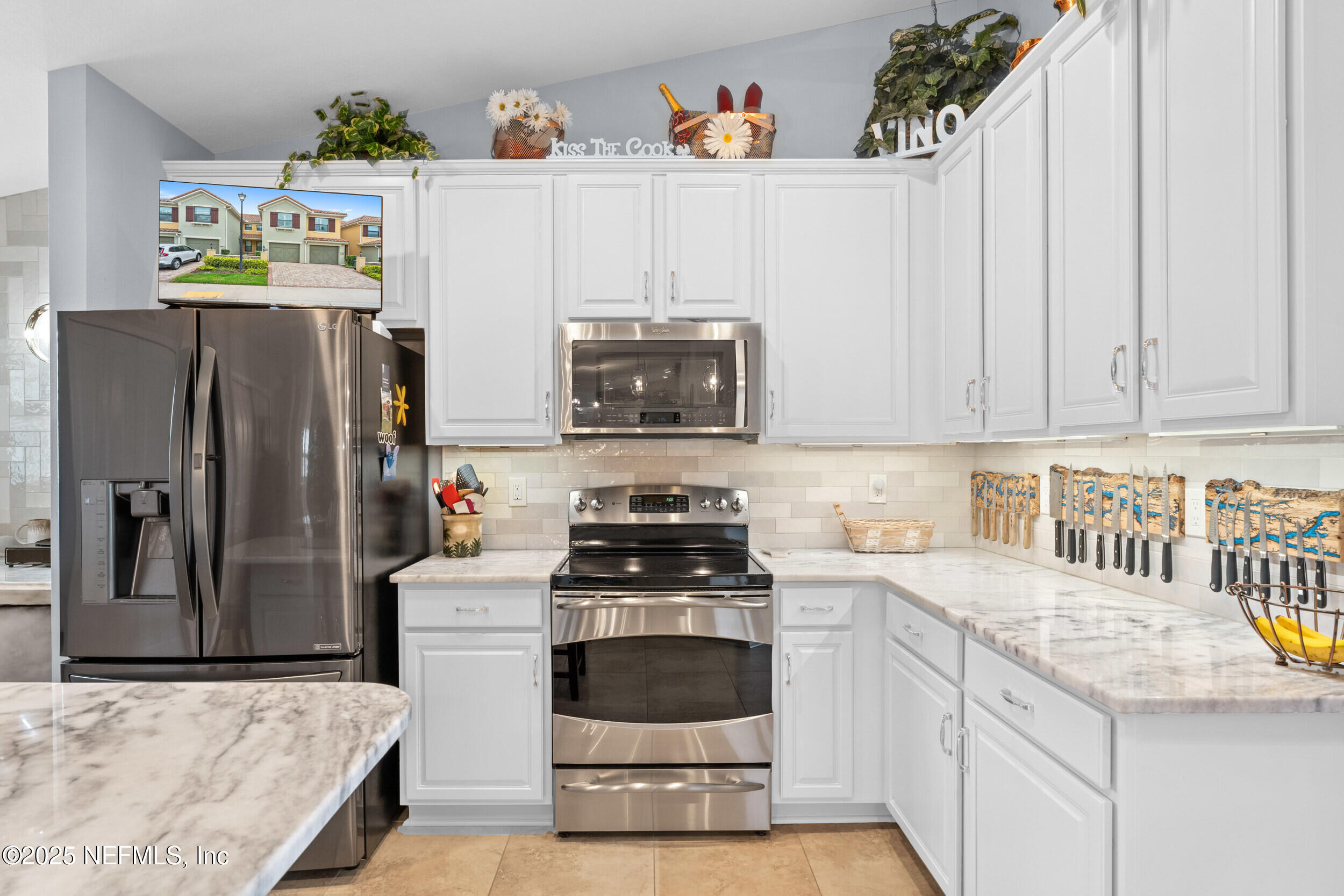 24 FAWN GULLY Lane, E