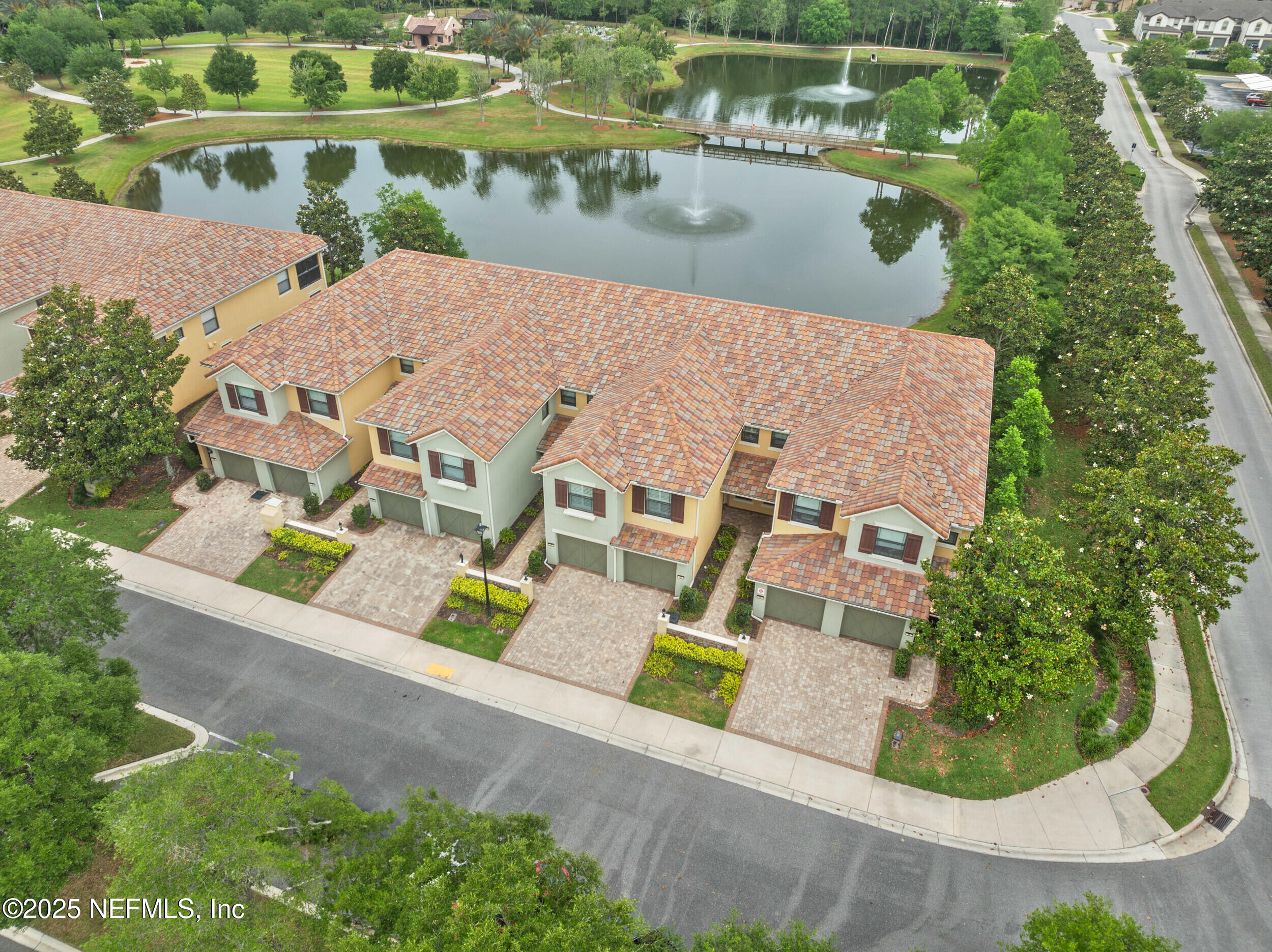 24 FAWN GULLY Lane, E