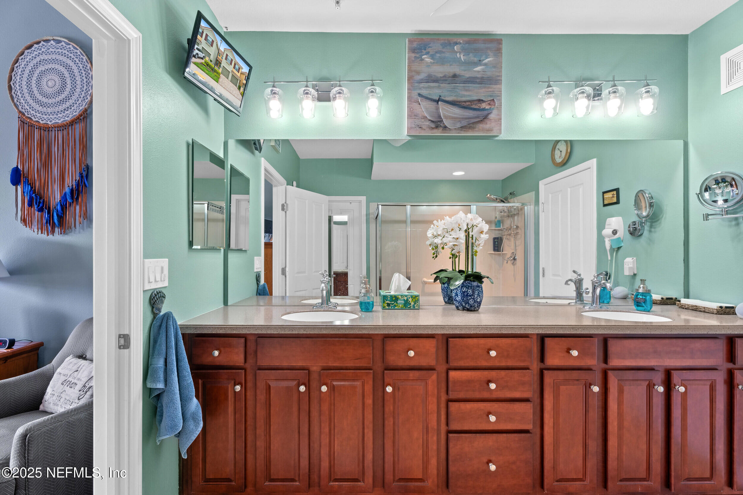 24 FAWN GULLY Lane, E