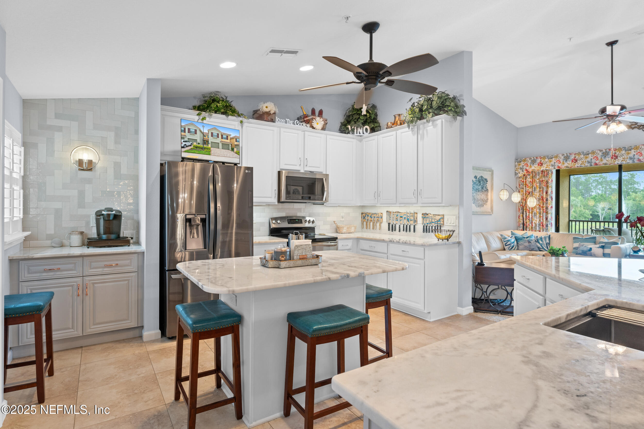 24 FAWN GULLY Lane, E