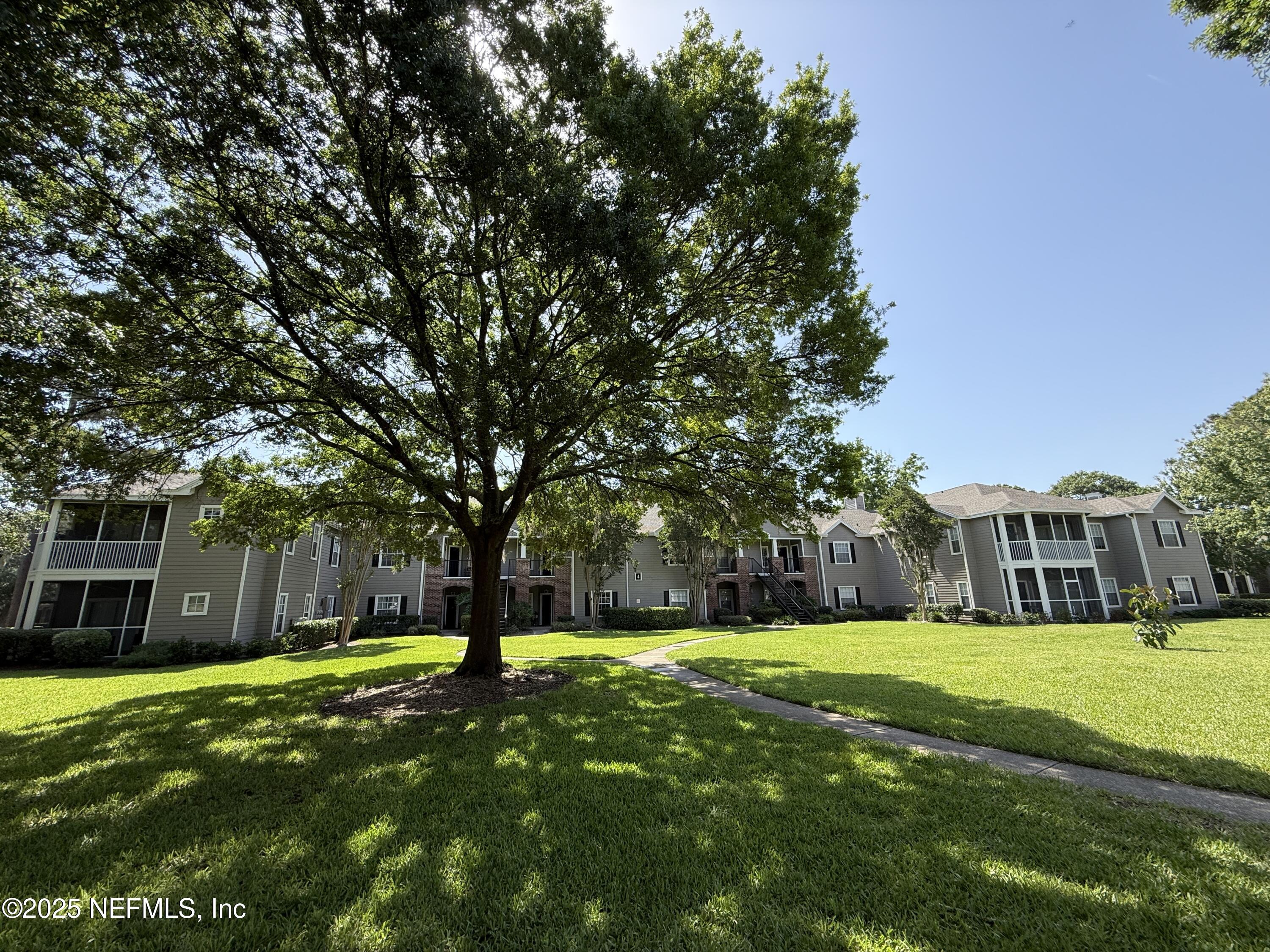 10000 GATE Parkway, 414