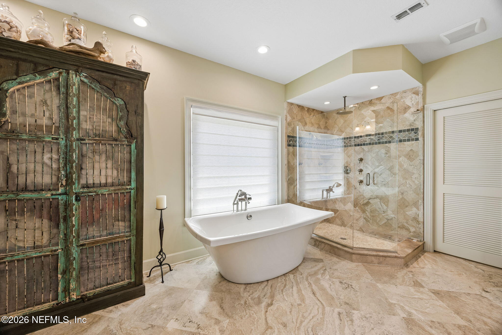 128 N COVE Drive
