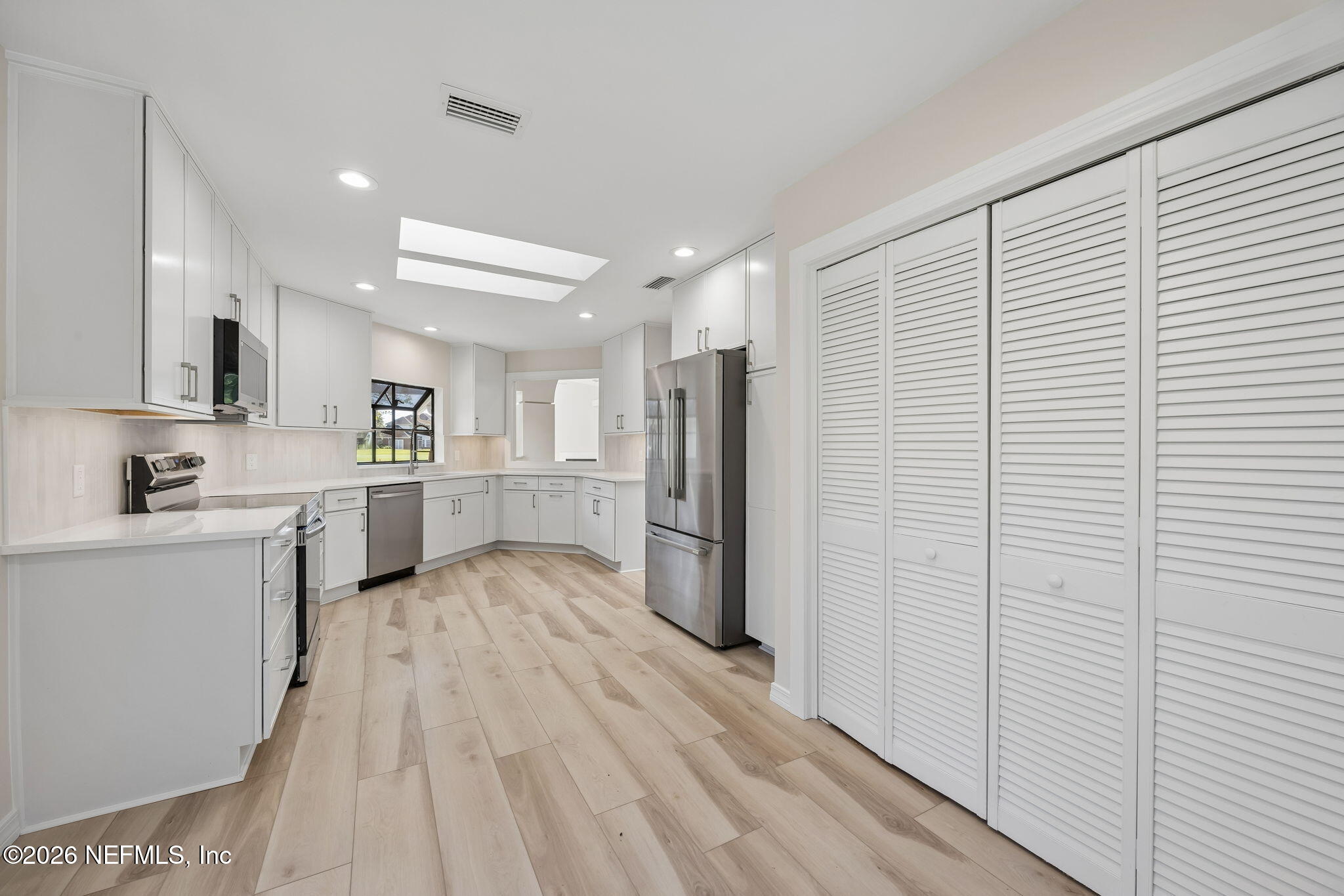 60 TROON TRACE