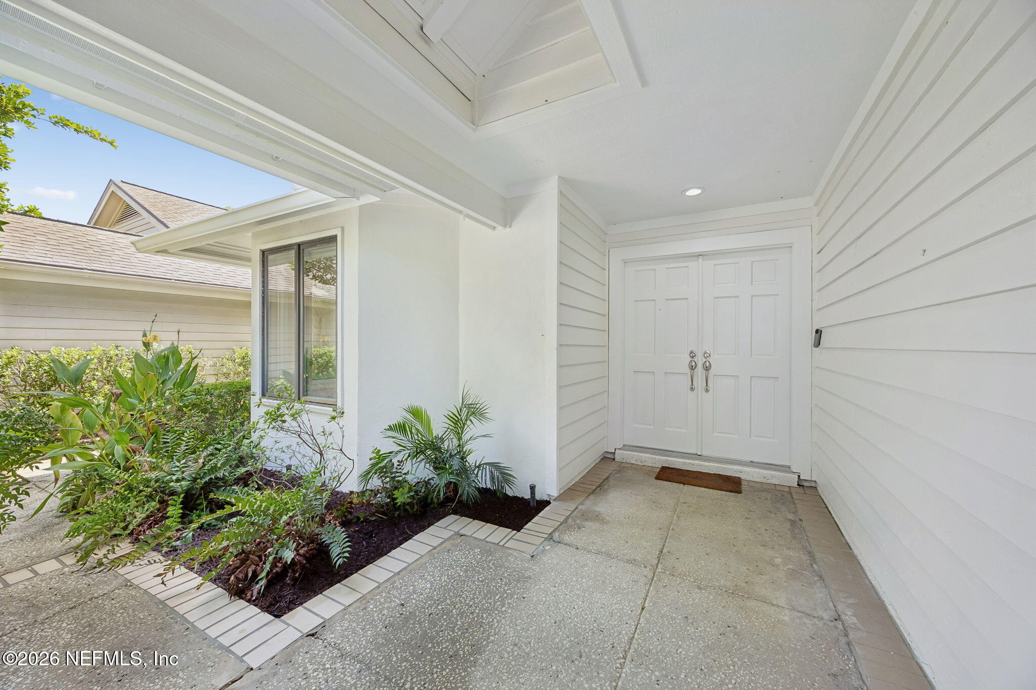 60 TROON TRACE