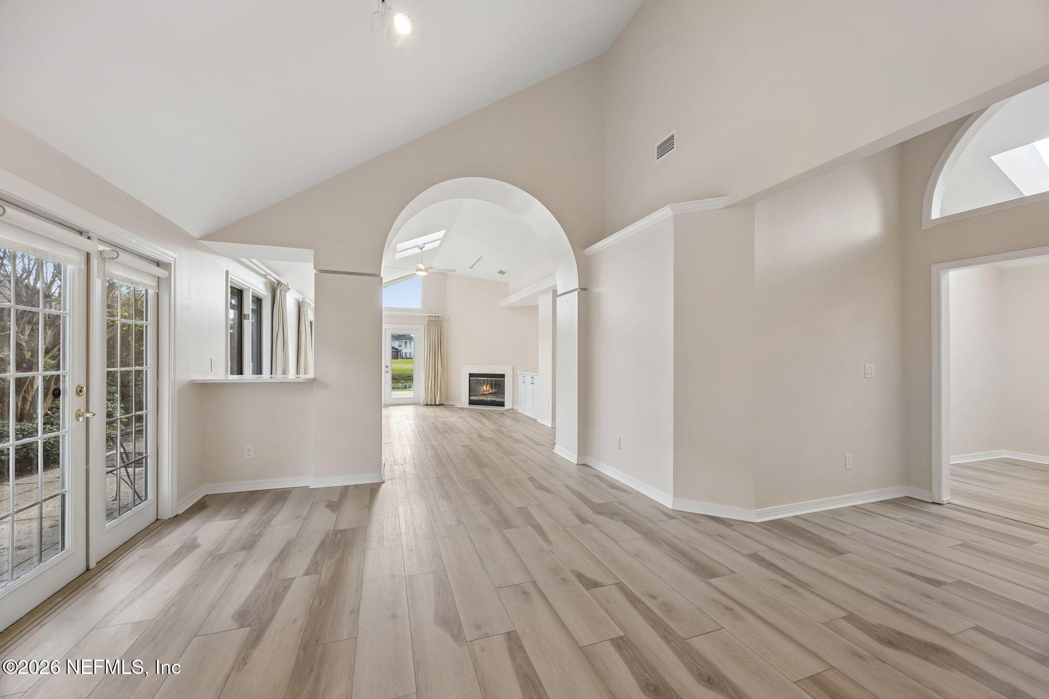 60 TROON TRACE