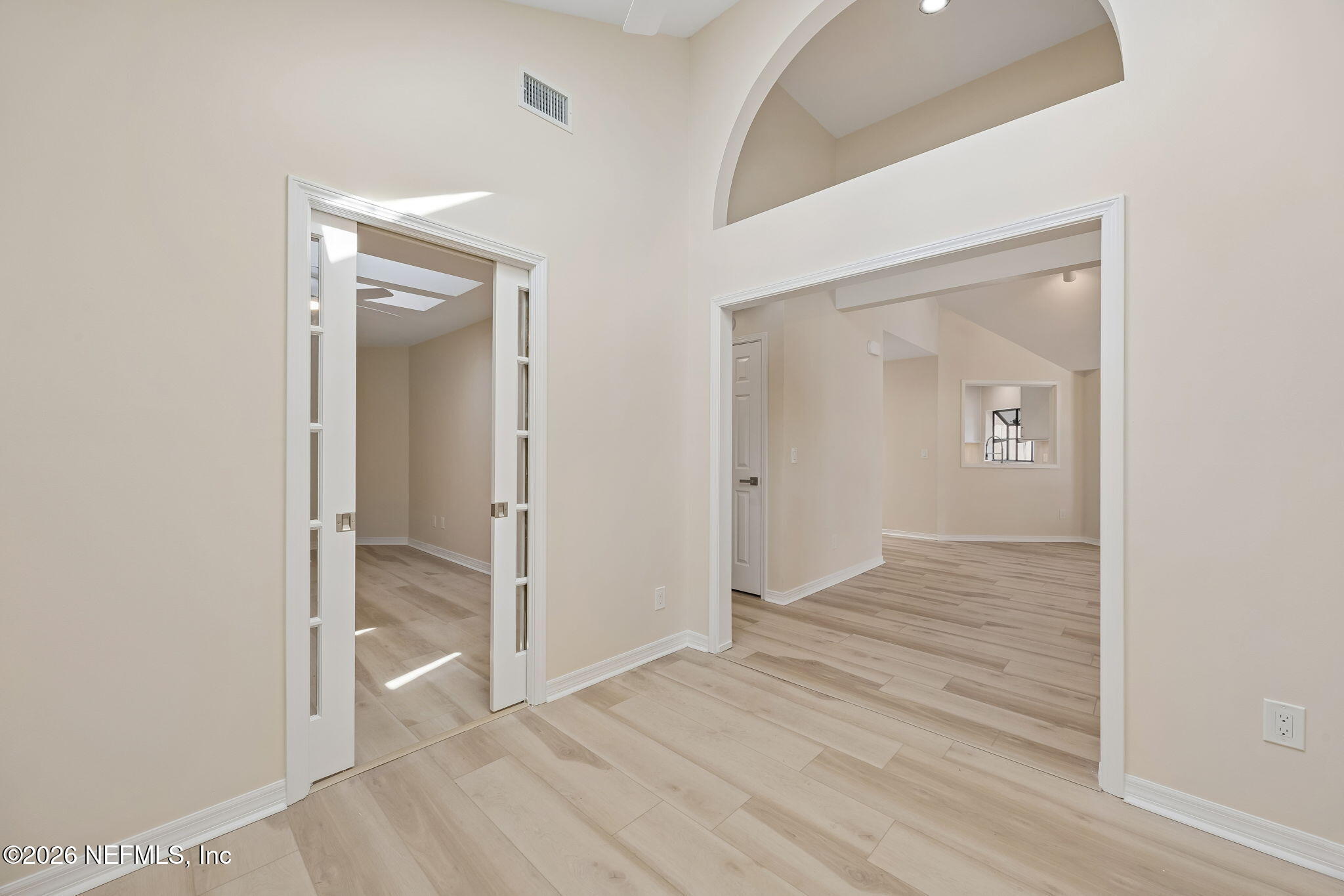 60 TROON TRACE