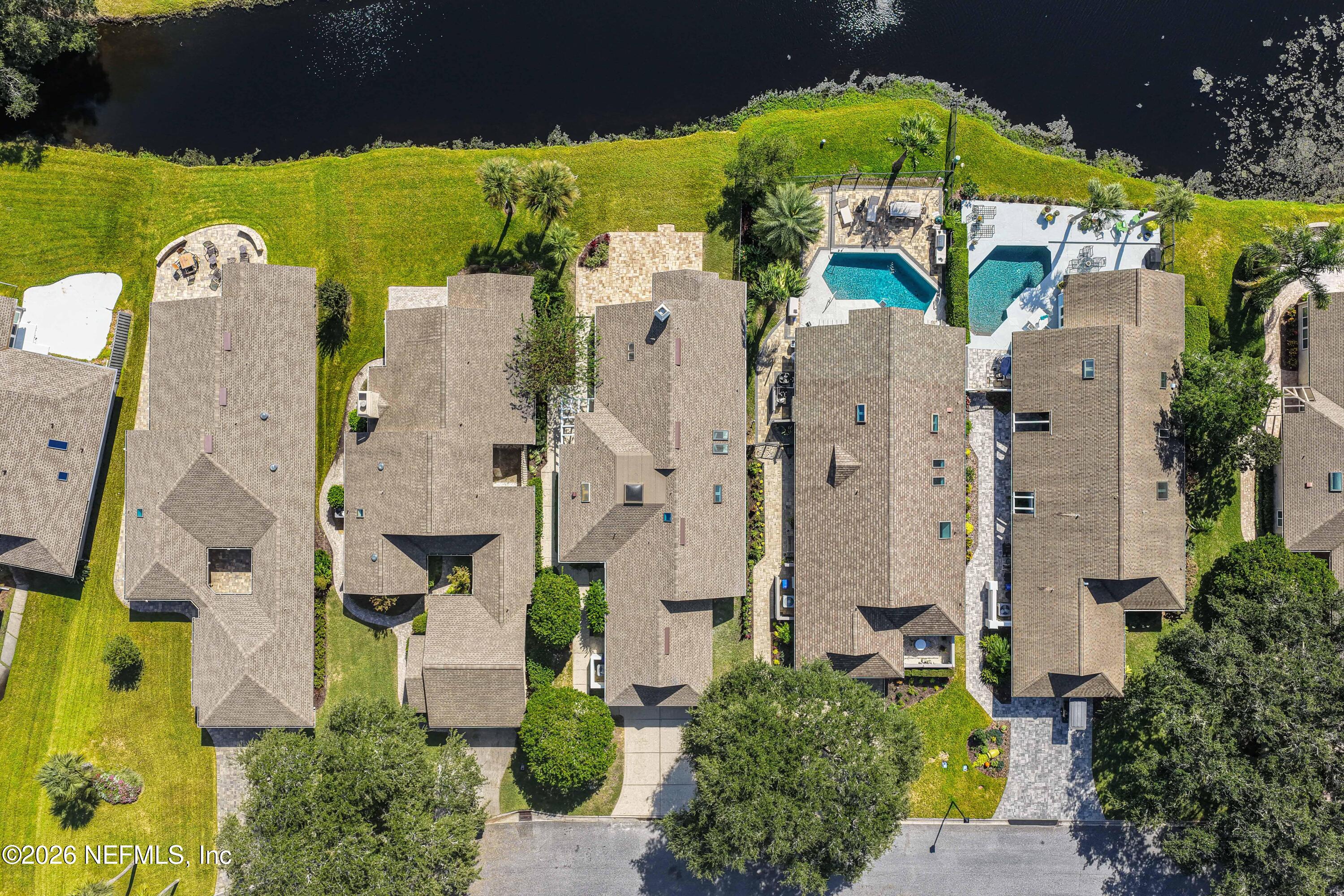 60 TROON TRACE