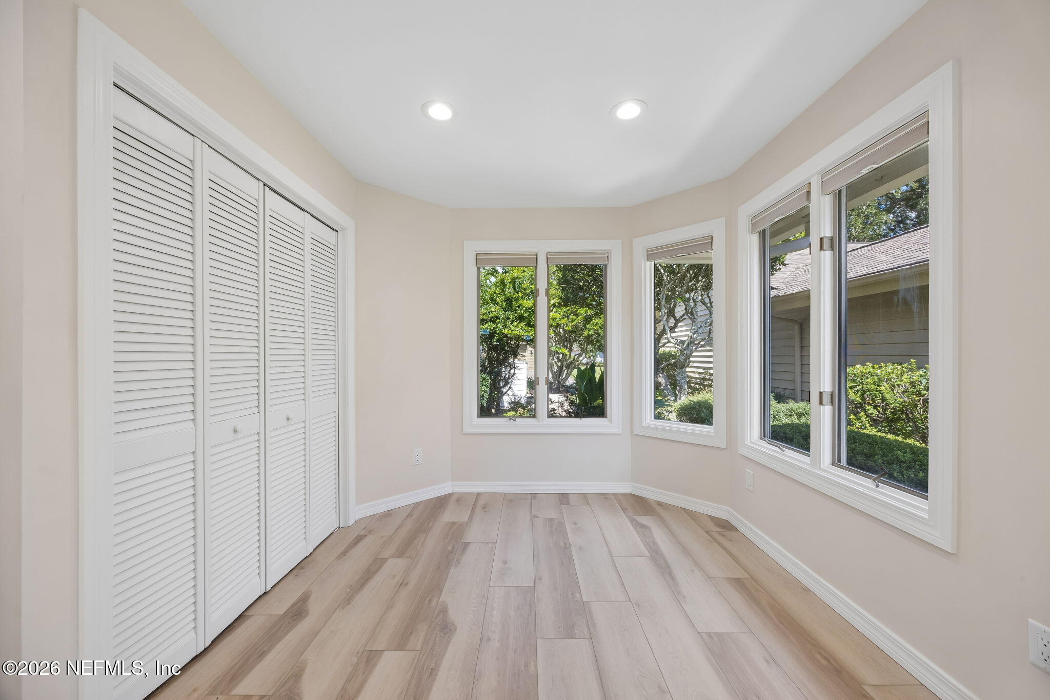 60 TROON TRACE