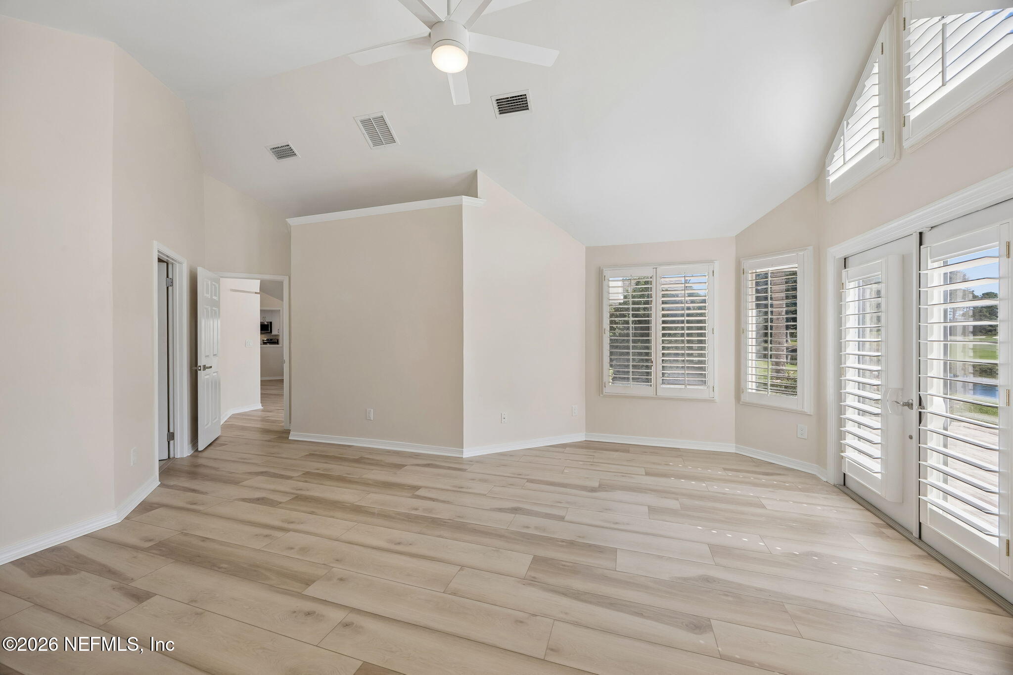 60 TROON TRACE