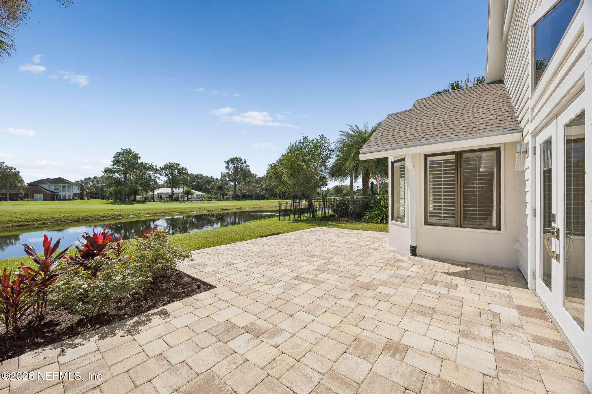 60 TROON TRACE