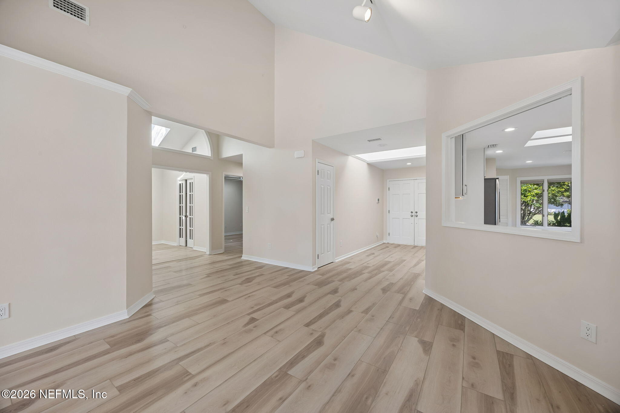 60 TROON TRACE