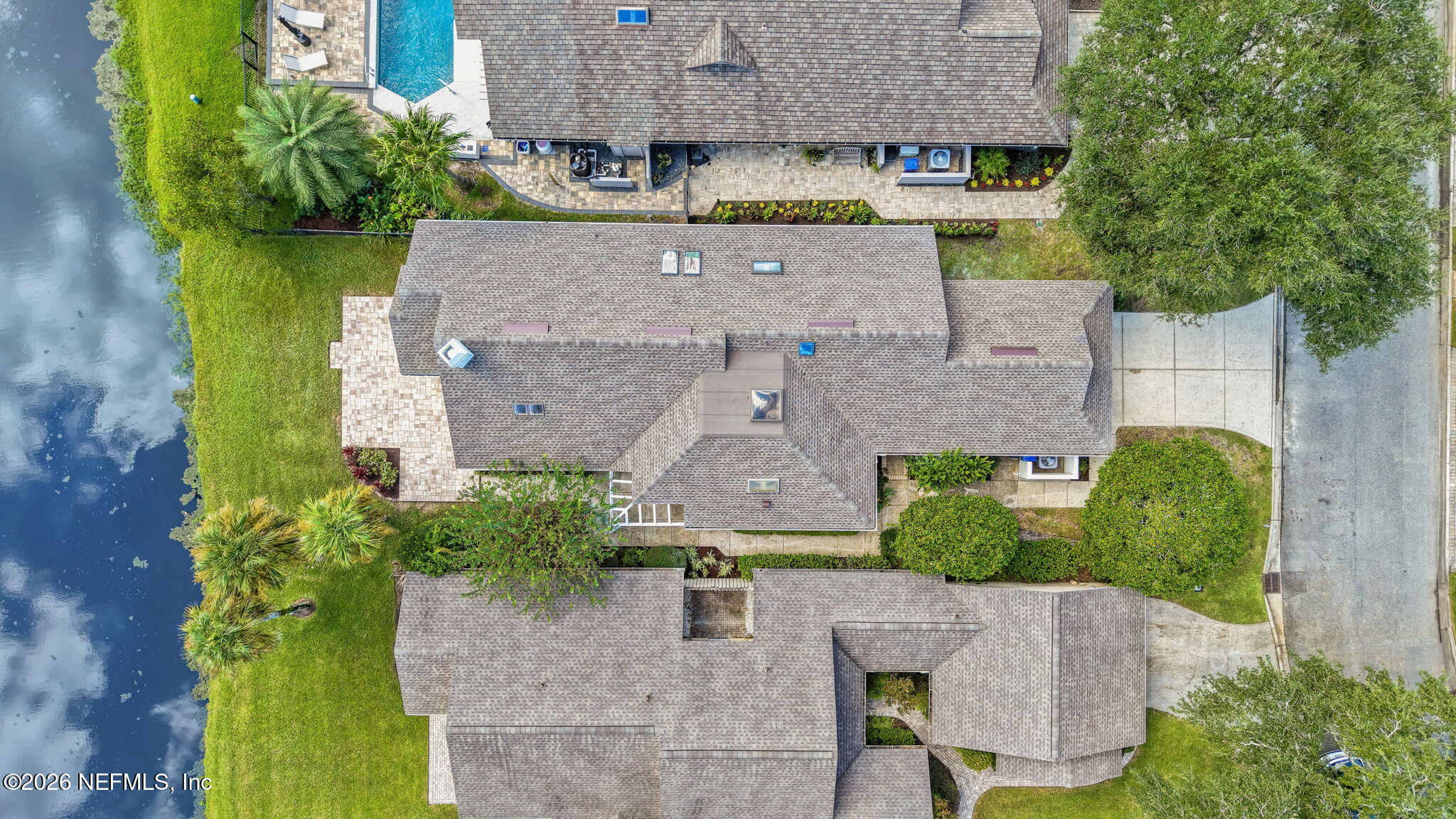 60 TROON TRACE