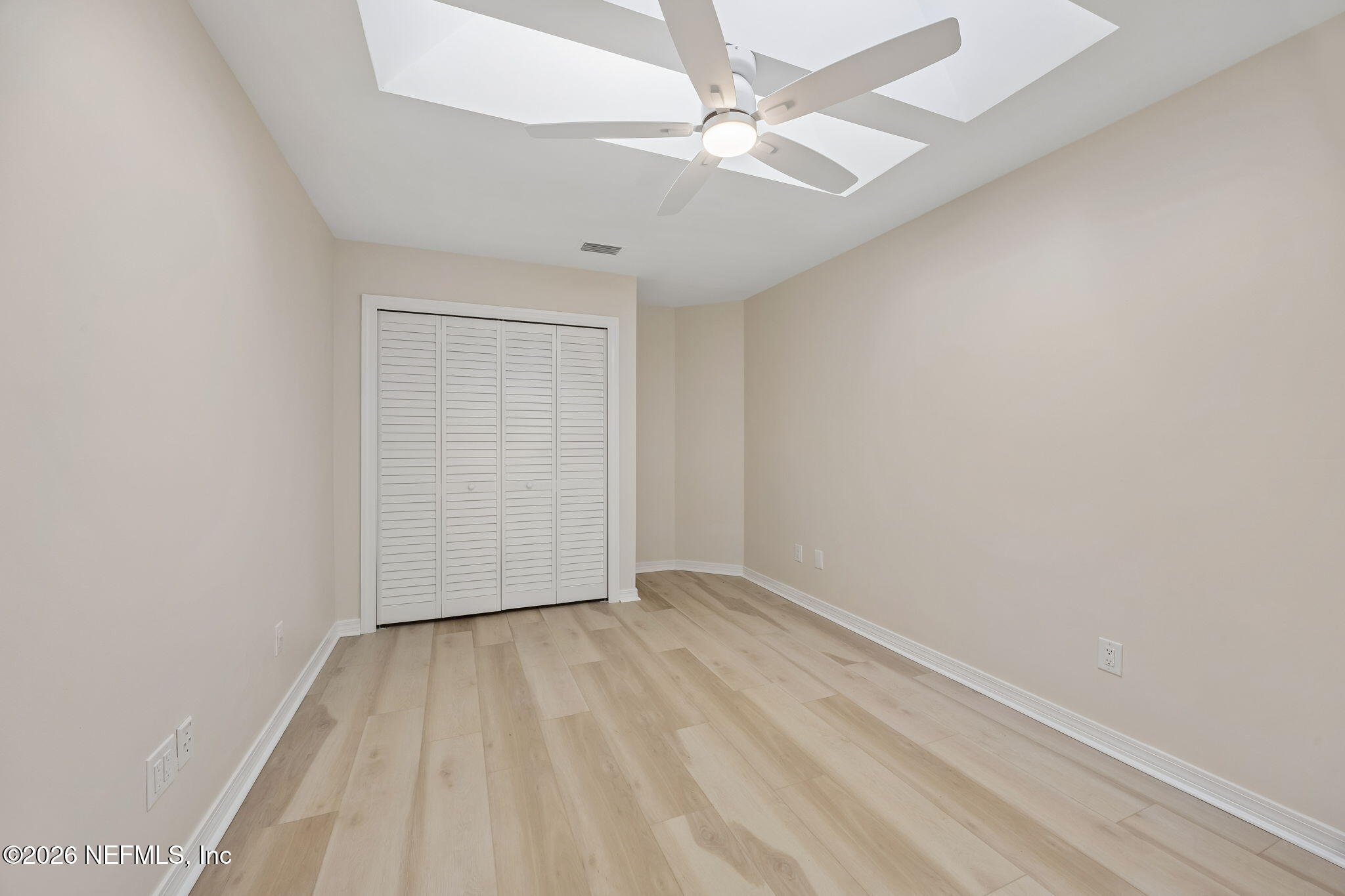 60 TROON TRACE