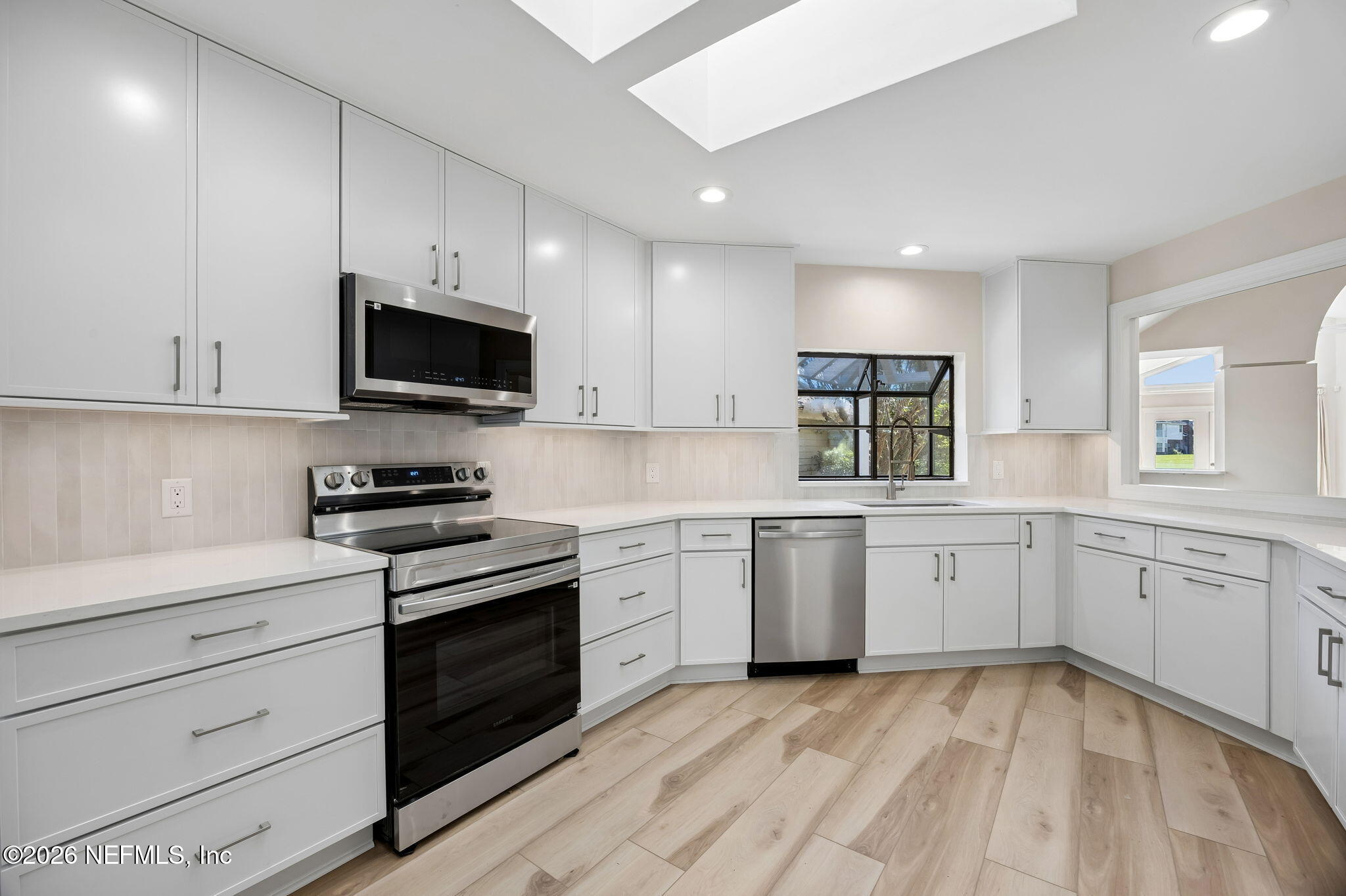 60 TROON TRACE
