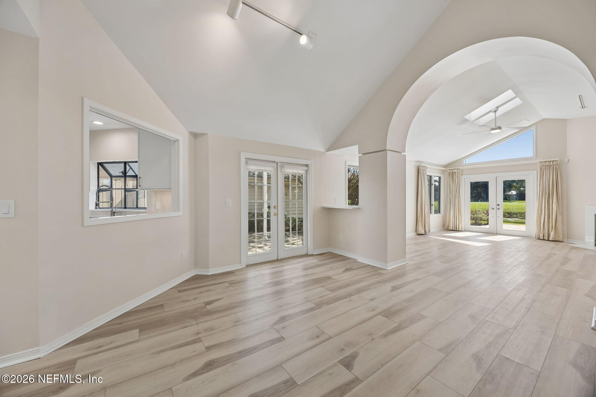 60 TROON TRACE