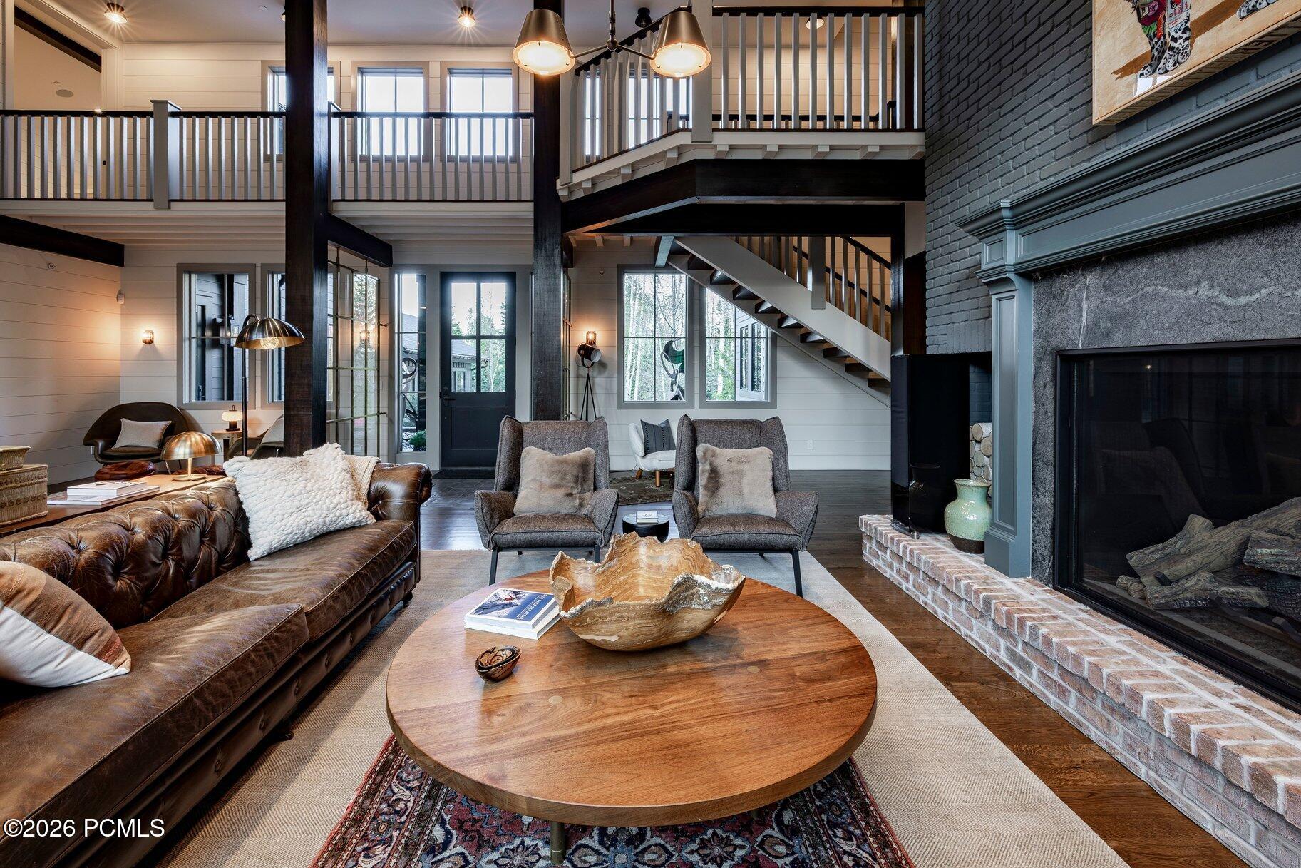 2475 W White Pine Lane