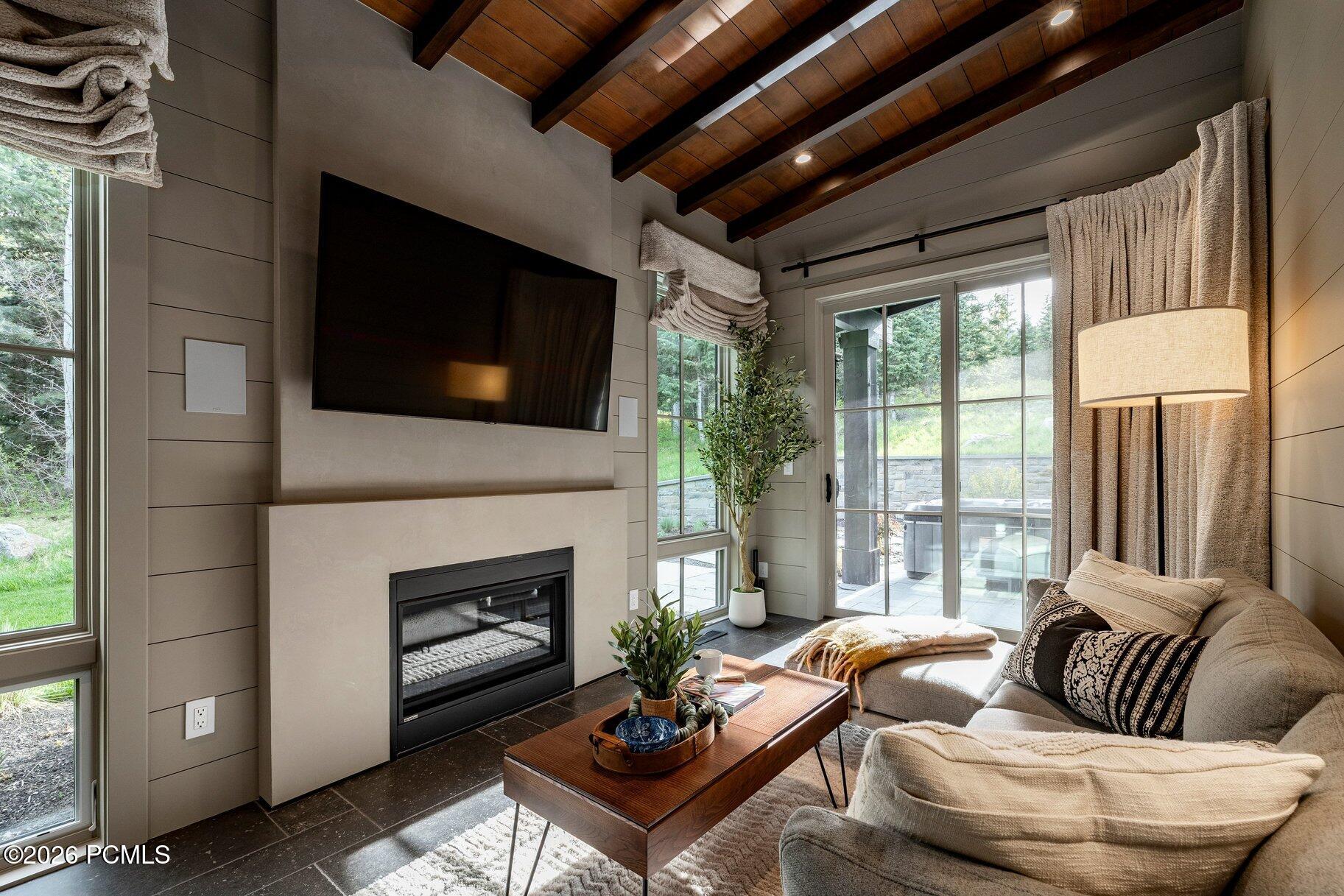 2475 W White Pine Lane