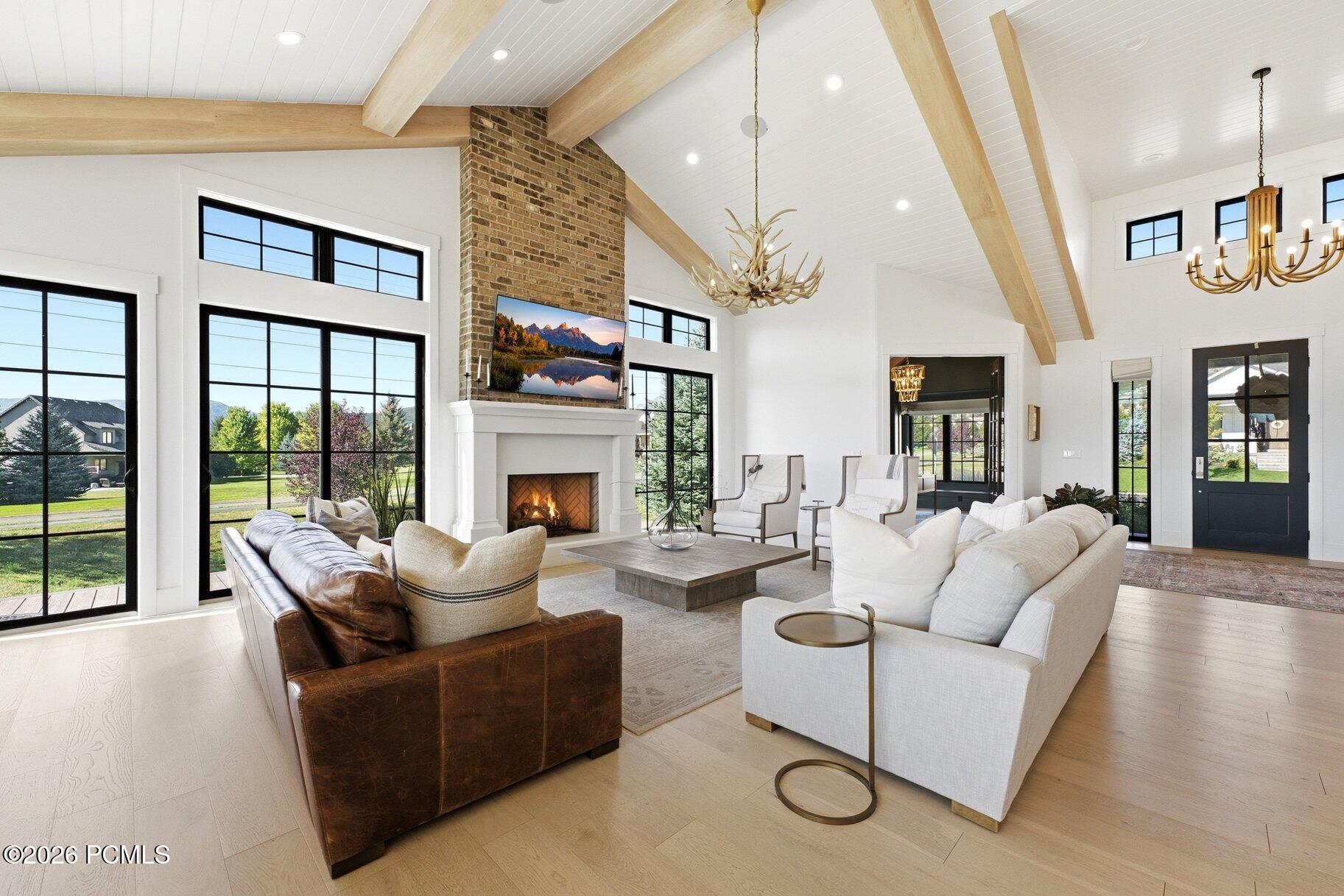 573 W Cascade Meadows Loop