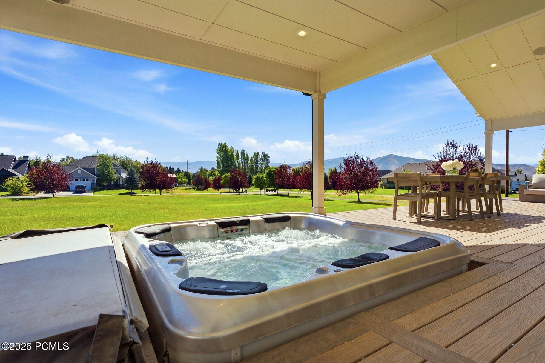 573 W Cascade Meadows Loop