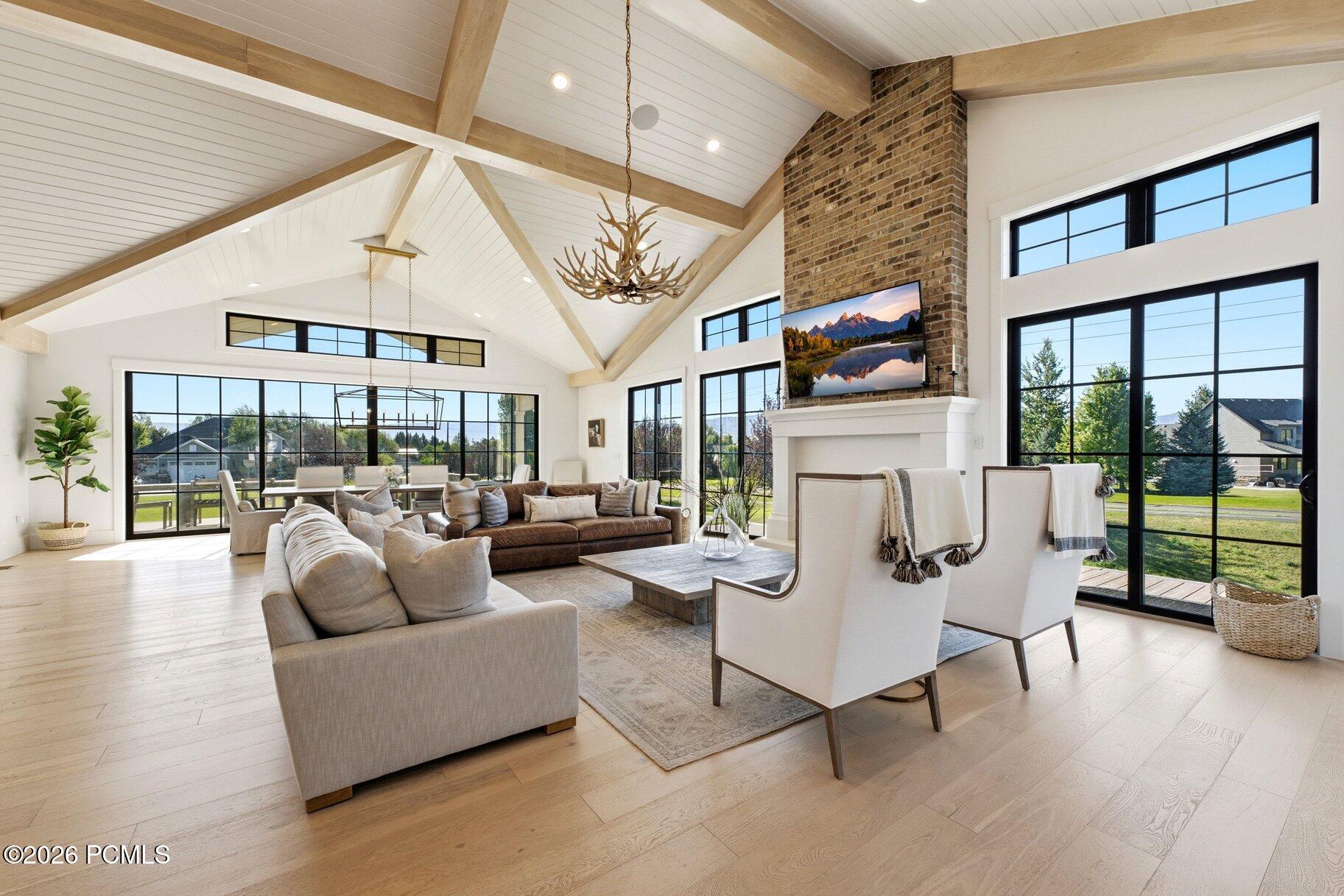 573 W Cascade Meadows Loop