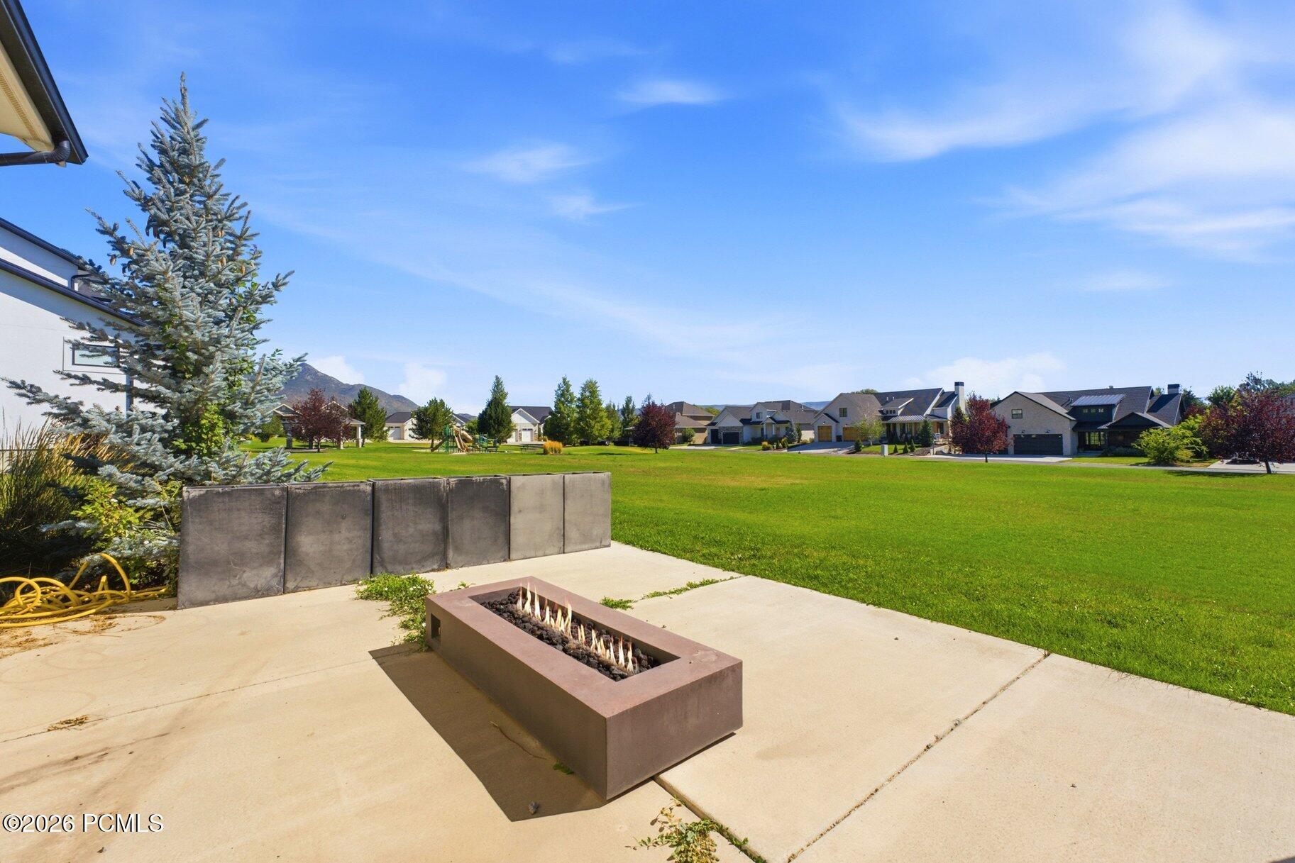 573 W Cascade Meadows Loop