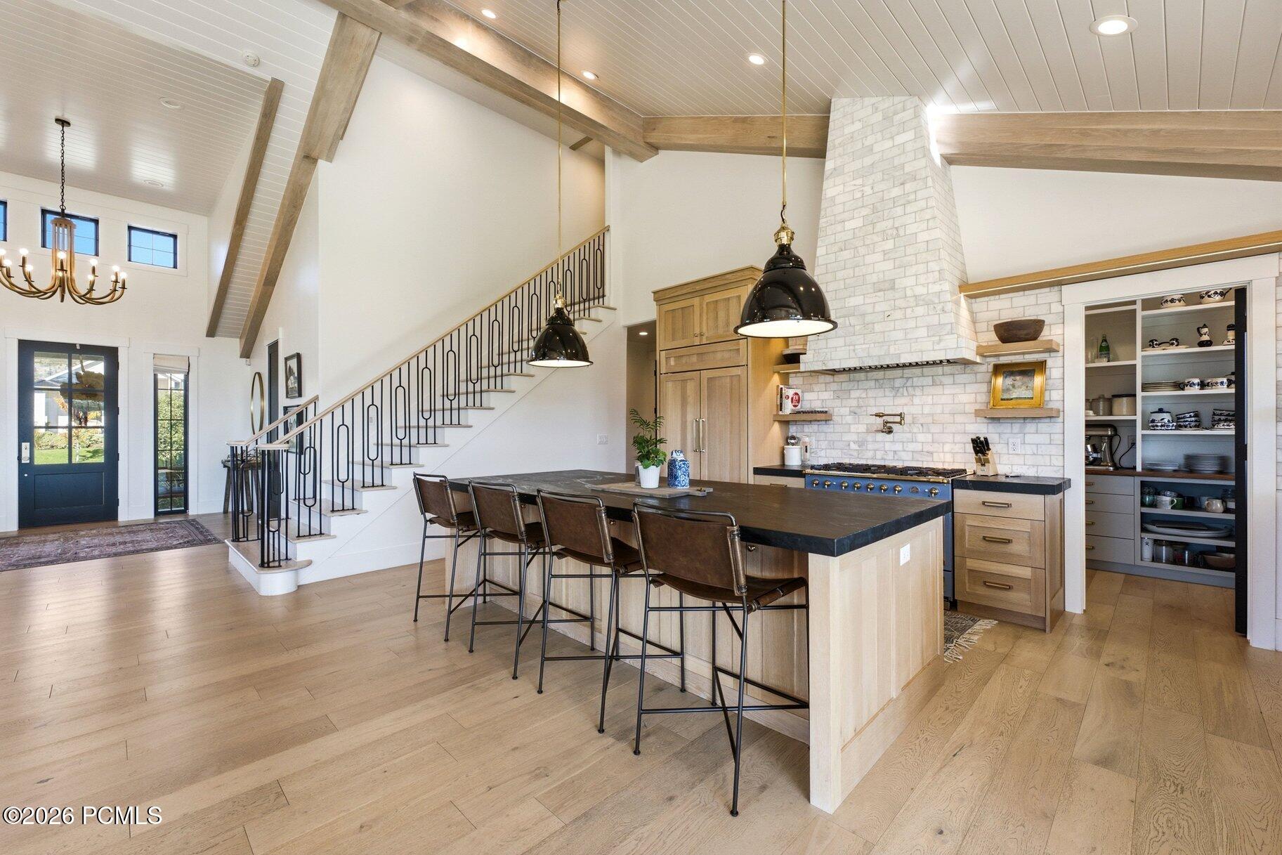 573 W Cascade Meadows Loop