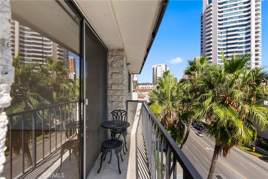 10535 Wilshire